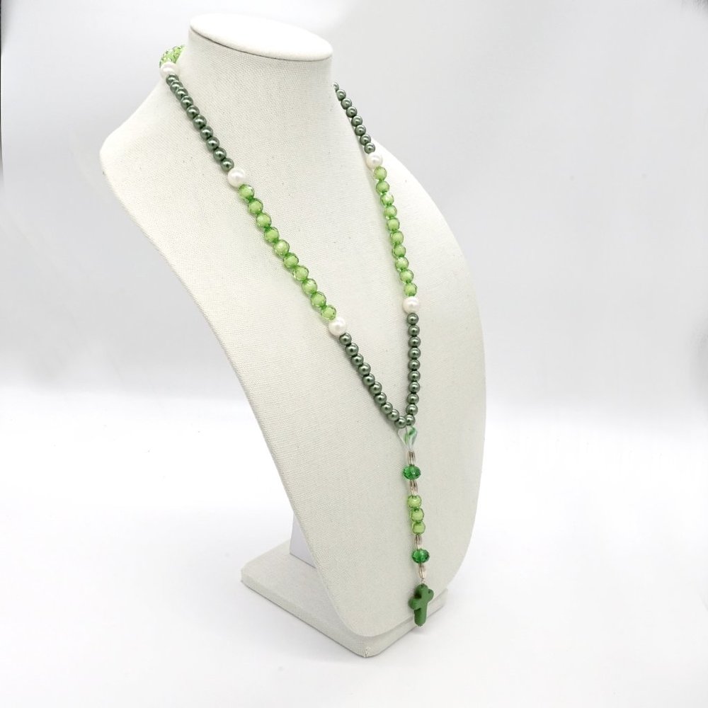 Necklace with Duo Tones in Green. - Picture 2 of 4